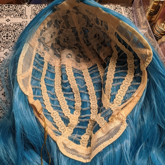 Roland Blue 28 Inch Synthetic Wig - Picture 5 of 11